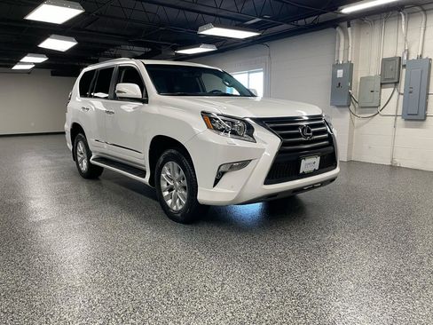 Used 2018 Lexus GX 460 Premium w/ Premium Package AWD/4WD image 3
