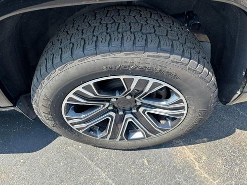 Used 2024 Jeep Wagoneer L Series II w/ Flexible Seating Group AWD/4WD image 8