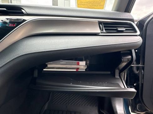 Used 2018 Toyota Camry SE FWD image 30
