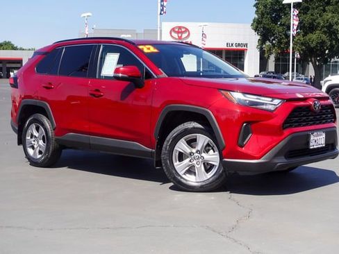 Certified 2022 Toyota RAV4 XLE w/ Convenience Package FWD image 7