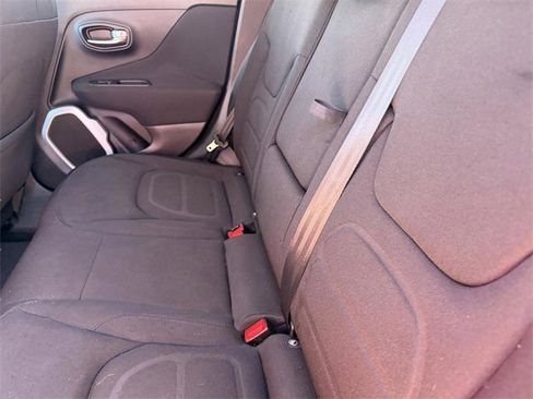 Used 2018 Jeep Renegade Latitude w/ Popular Equipment Group image 23