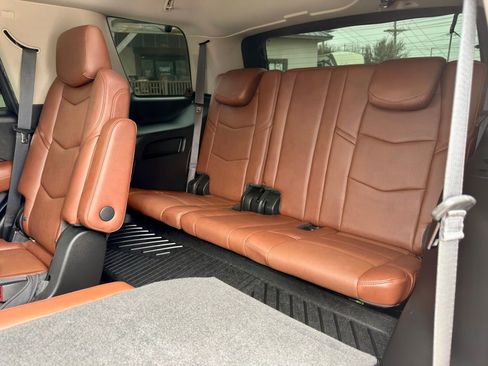 Used 2018 Cadillac Escalade Premium Luxury image 12