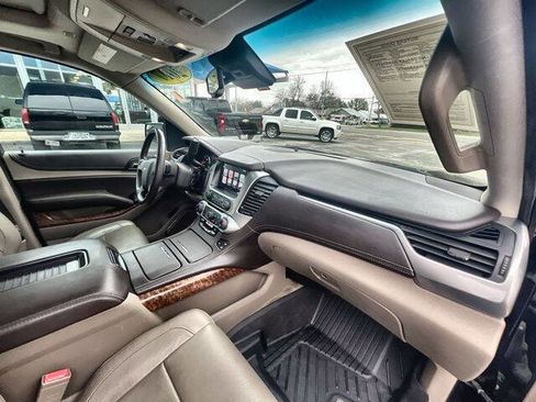 Used 2017 Chevrolet Suburban Premier image 28