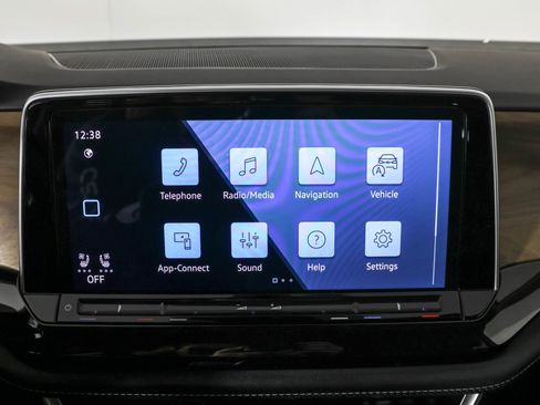 Used 2025 Volkswagen Atlas SE image 30