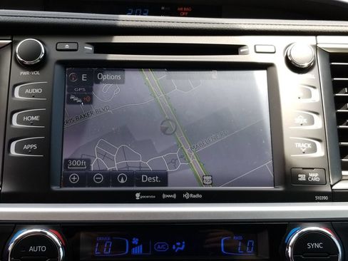 Used 2019 Toyota Highlander XLE FWD image 24