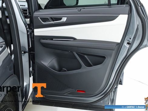 Used 2025 Volkswagen Atlas Cross Sport SEL Premium R-Line image 31