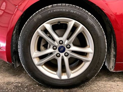 Used 2018 Ford Fusion SE w/ Fusion SE Technology Package FWD image 9