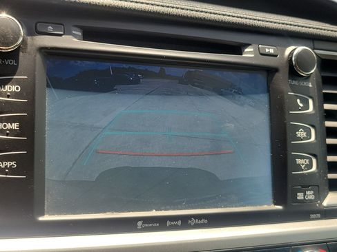 Used 2017 Toyota Highlander XLE FWD image 22