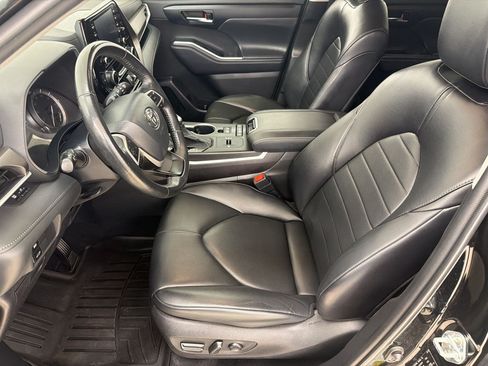 Used 2022 Toyota Highlander XLE FWD image 5