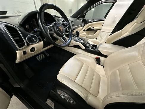 Used 2017 Porsche Cayenne Turbo image 15