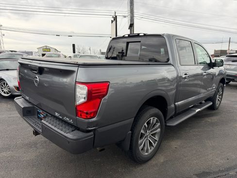 Used 2018 Nissan Titan SL image 3