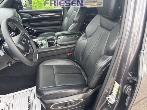 Used 2024 Jeep Wagoneer L 4WD image 9