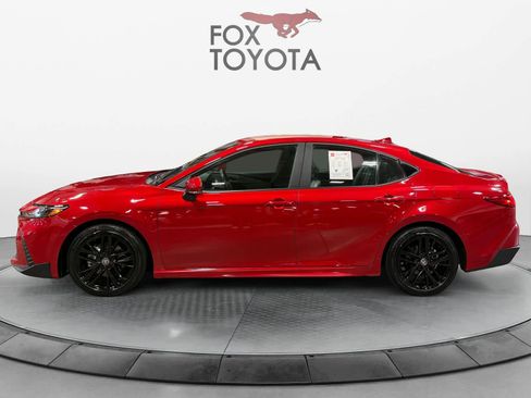 Used 2025 Toyota Camry SE FWD image 3