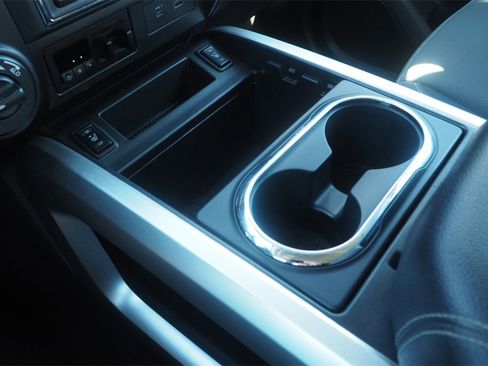 Used 2023 Nissan Titan SV w/ SV Convenience Package image 11