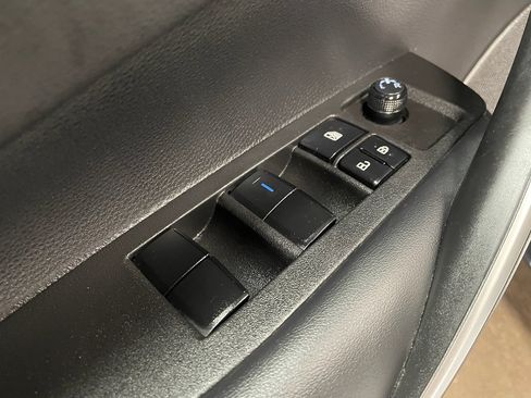 Used 2021 Toyota Corolla SE w/ Carpet Mat Package (TMS) image 11