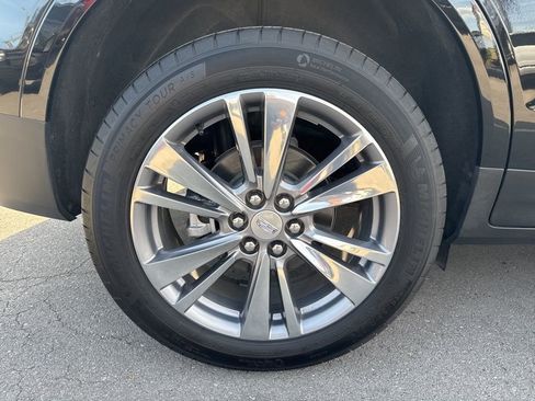 Used 2025 Cadillac XT5 Premium Luxury AWD/4WD image 29