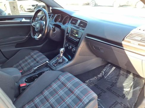 Used 2017 Volkswagen GTI SE FWD image 27