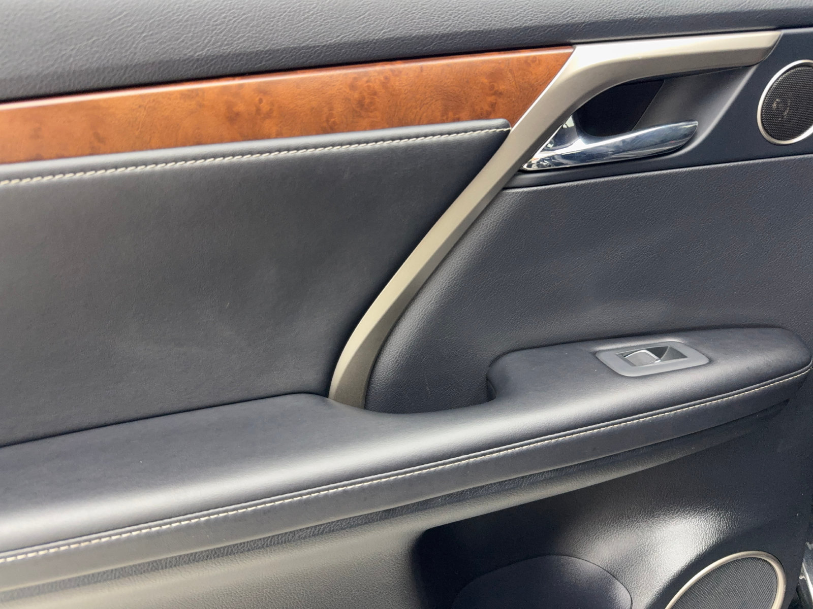 Used 2021 Lexus RX 350L FWD w/ Premium Package image 40