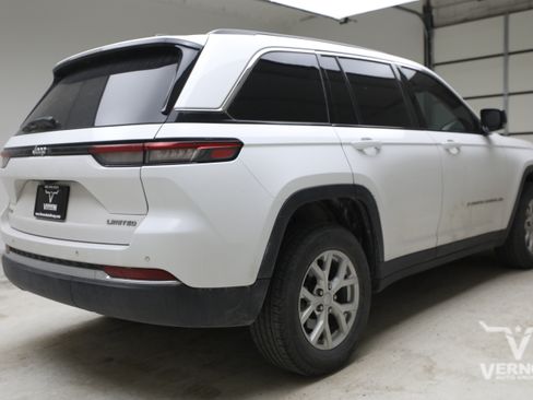 Used 2023 Jeep Grand Cherokee Limited AWD/4WD image 4