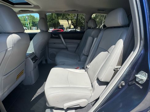 Used 2012 Toyota Highlander SE w/ Tow Pkg FWD image 11