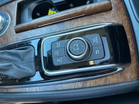 Used 2024 Nissan Armada SL image 17