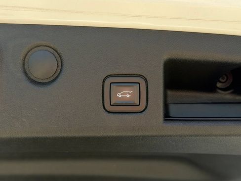 Used 2020 Chevrolet Equinox LT FWD image 34