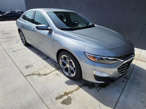 Used 2024 Chevrolet Malibu LT image 3