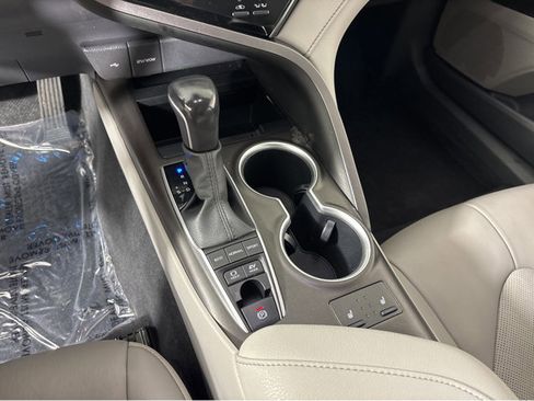 Used 2023 Toyota Camry XLE image 32