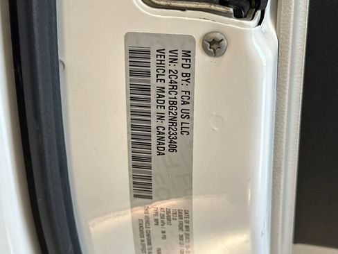 Used 2022 Chrysler Pacifica Touring-L image 31