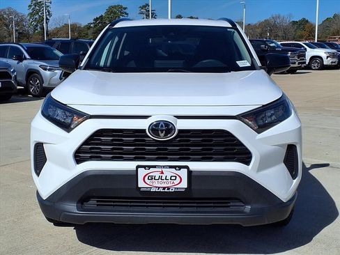 Used 2020 Toyota RAV4 LE image 4