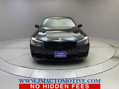 Used 2019 BMW 740i image 8