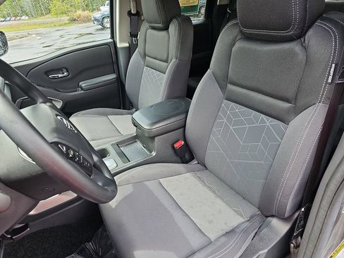 Used 2025 Nissan Frontier SV RWD image 19