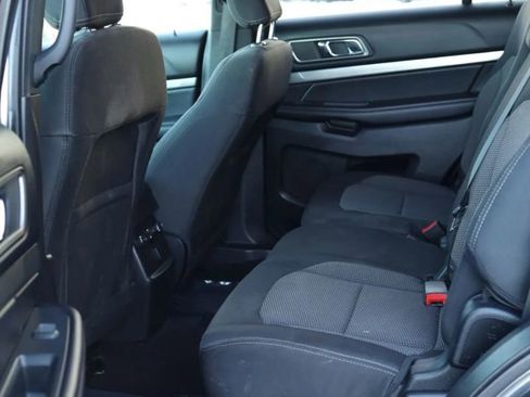 Used 2018 Ford Explorer XLT w/ Equipment Group 201A FWD image 32