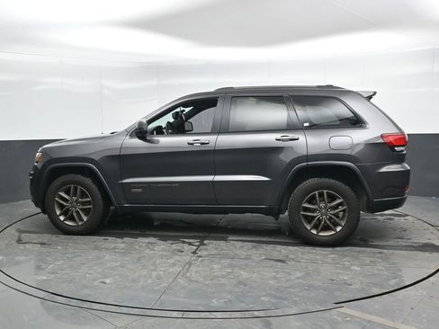 Used 2016 Jeep Grand Cherokee Laredo 75th Anniversary image 9