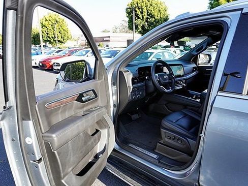 Used 2025 Chevrolet Tahoe LT AWD/4WD image 37
