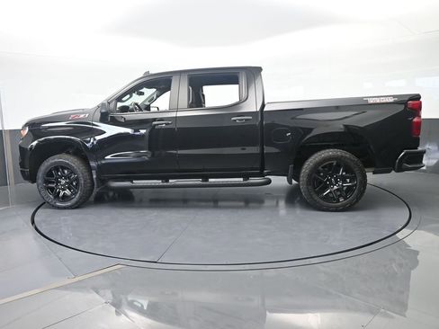 Used 2024 Chevrolet Silverado 1500 Custom Trail Boss AWD/4WD image 3