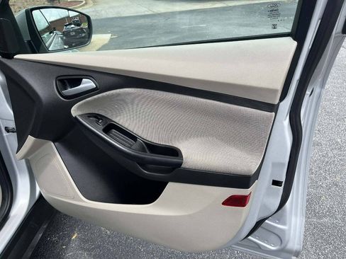 Used 2013 Ford Focus SE FWD image 17