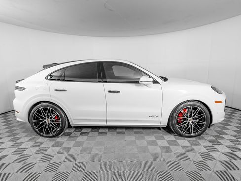 Used 2025 Porsche Cayenne GTS image 4