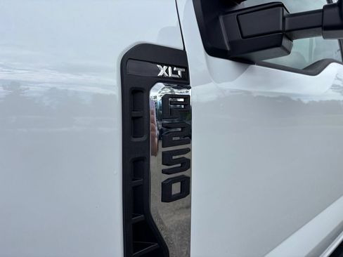 Used 2025 Ford F250 XLT AWD/4WD image 11