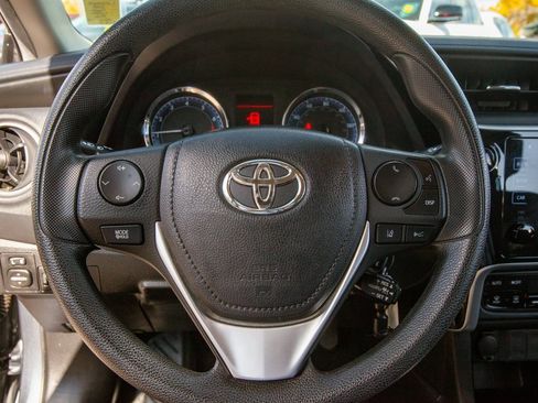 Used 2018 Toyota Corolla LE image 16