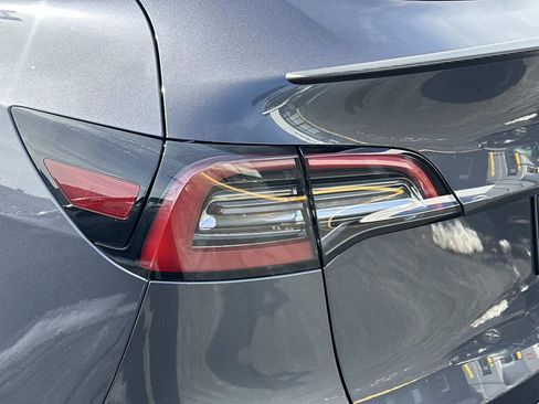 Used 2021 Tesla Model Y Performance image 9