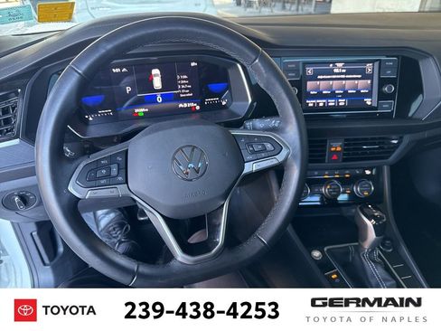 Used 2023 Volkswagen Jetta SE w/ Panoramic Sunroof Package image 17