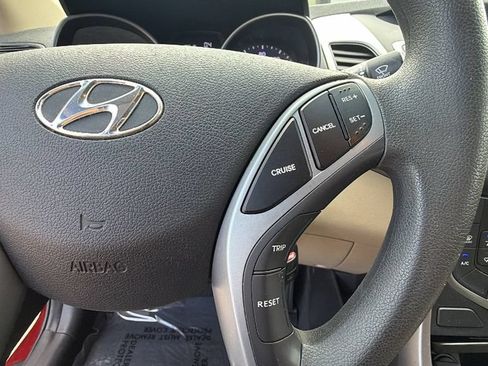Used 2016 Hyundai Elantra SE FWD image 16