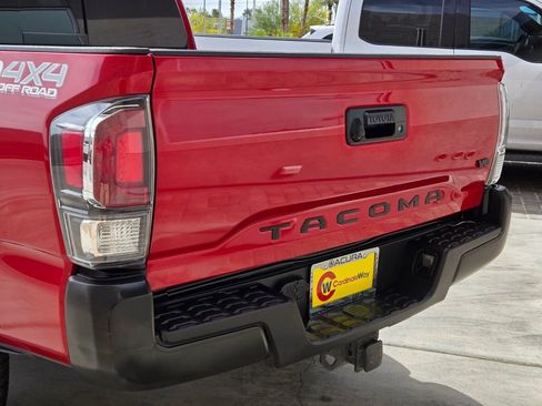 Used 2022 Toyota Tacoma TRD Off-Road image 12