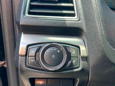 Used 2018 Ford Explorer XLT w/ Equipment Group 202A AWD/4WD image 16