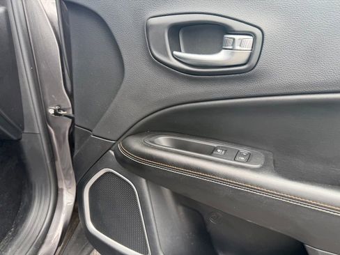 Used 2019 Jeep Compass Latitude AWD/4WD image 25