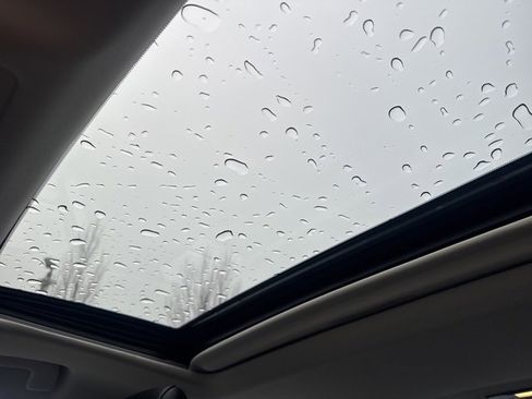 Used 2022 Lexus ES 300h w/ Luxury Package image 30