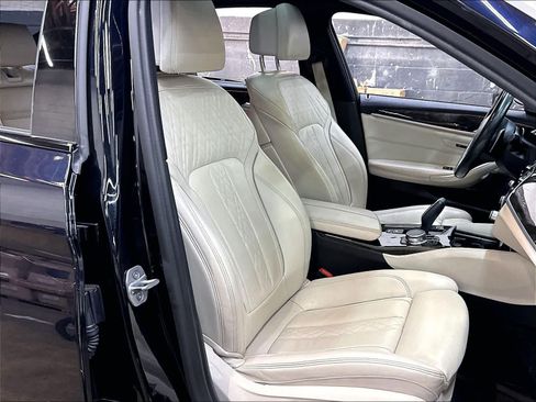 Used 2017 BMW 540i RWD image 10
