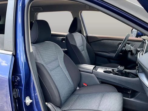 Certified 2023 Nissan Rogue SV FWD image 9