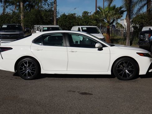 Used 2021 Toyota Camry SE w/ Convenience Package image 10